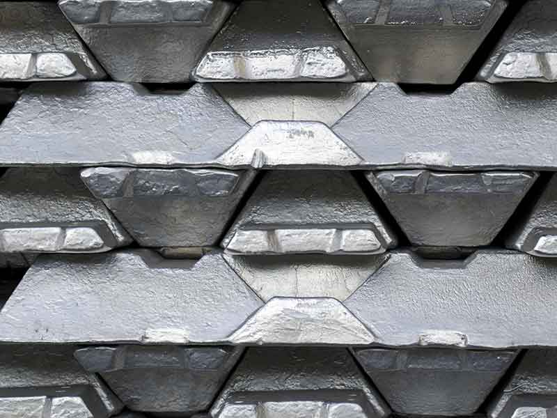El aluminio de barras apiladas se fabrica habitualmente con pasta de ánodo, que se elabora con los sistemas de preparación de compuestos BUSS.