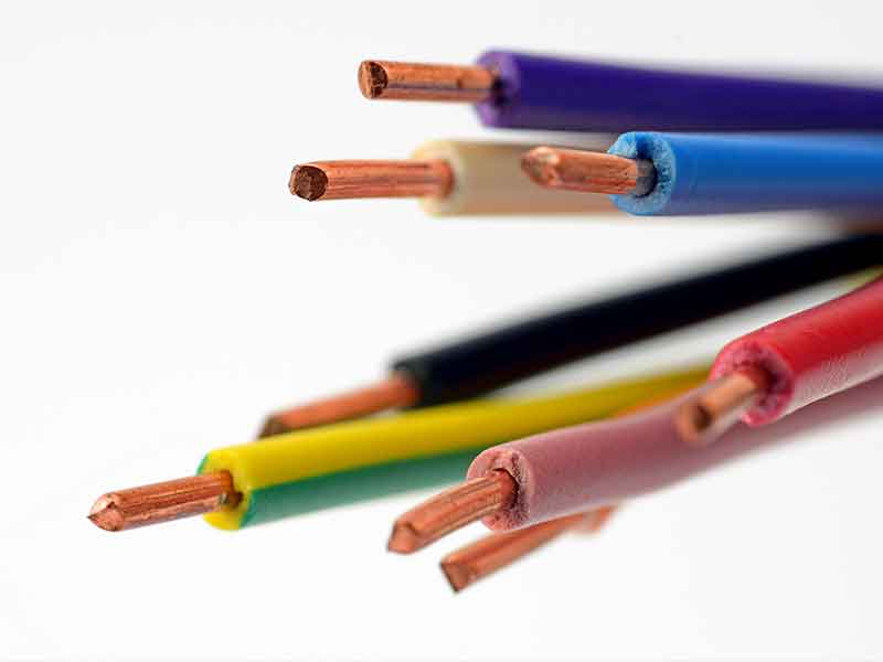 Extremos de cables con masa aislante de compuesto de PVC para cables, como ejemplo de las propiedades del sistema de preparación de compuestos BUSS