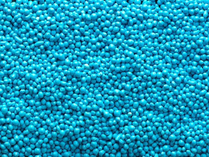 Granulado de PVC flexible de color azul, después de la preparación del compuesto de granulado de PVC con la tecnología de preparación de compuestos de BUSS