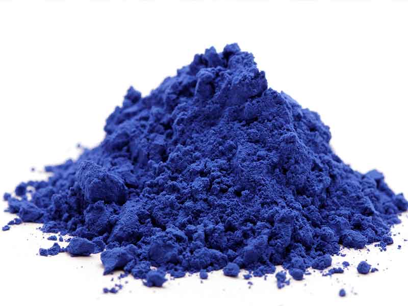 Blue powder for powder coating produced in a compounding machinery