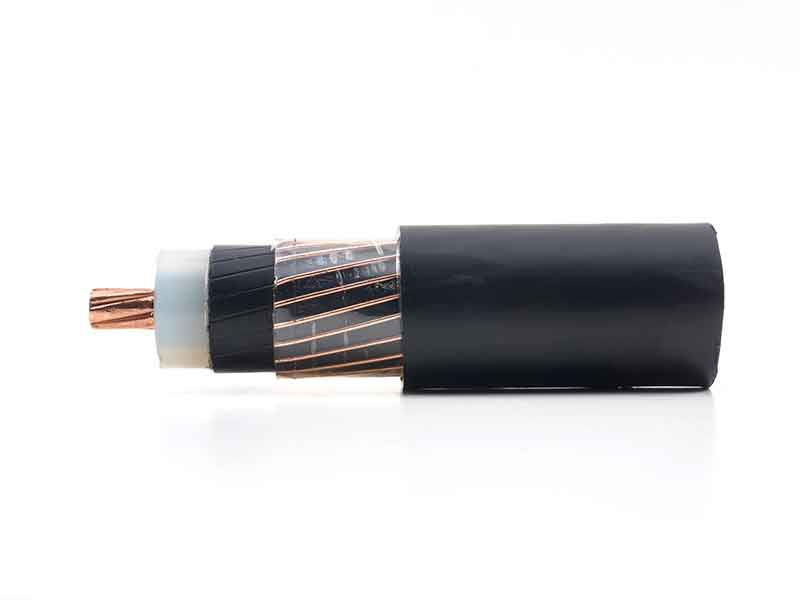 Поперечное сечение промышленного кабеля с изоляцией из пероксидосшиваемых кабельных компаундов, изготовленных при помощи компаундера BUSS для пероксидосшиваемых кабельных компаундов.