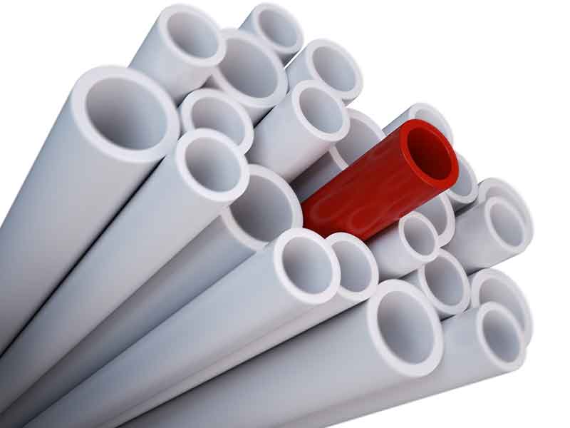 Compuestos de PVC rígido (PVC-U) como base para tubos blancos y rojos