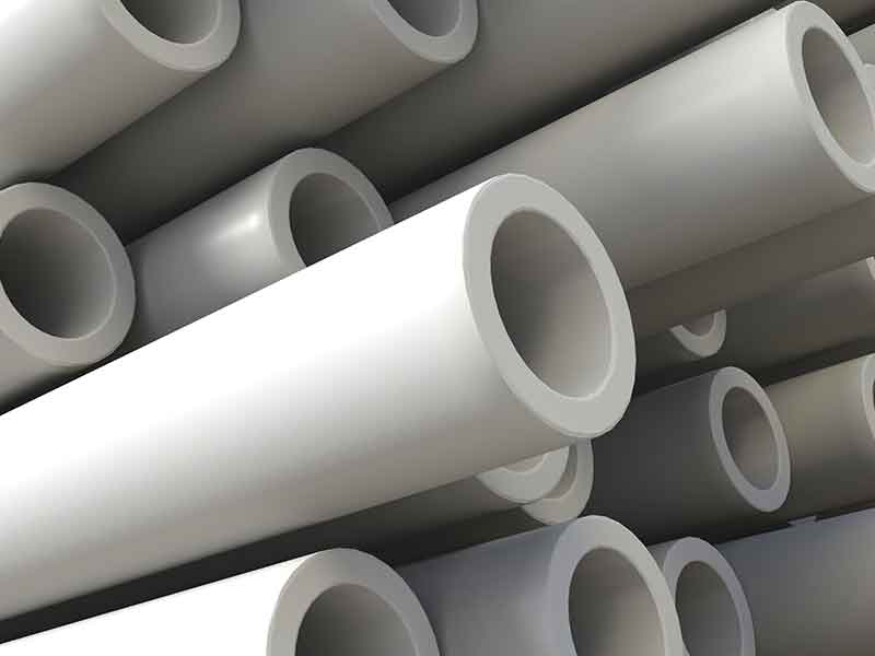 Weiße Rohre aus PVC-U hergestellt aus der Hart-PVC Compoundierung mithilfe der BUSS Compoundier-Technologie.